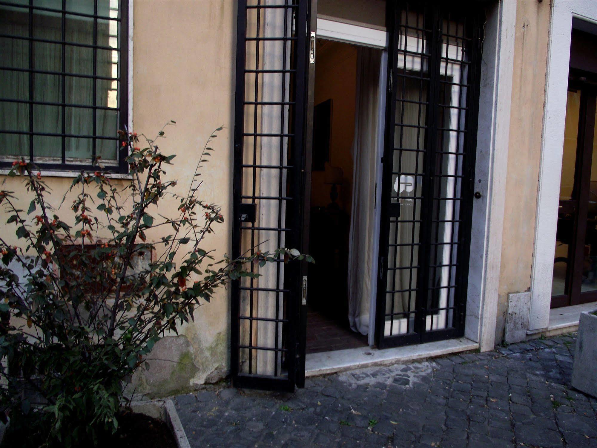 Purple Home Wisteria Rome Exterior photo